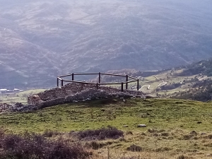 STRUTTURA OTTAGONALE in ferro lavorato